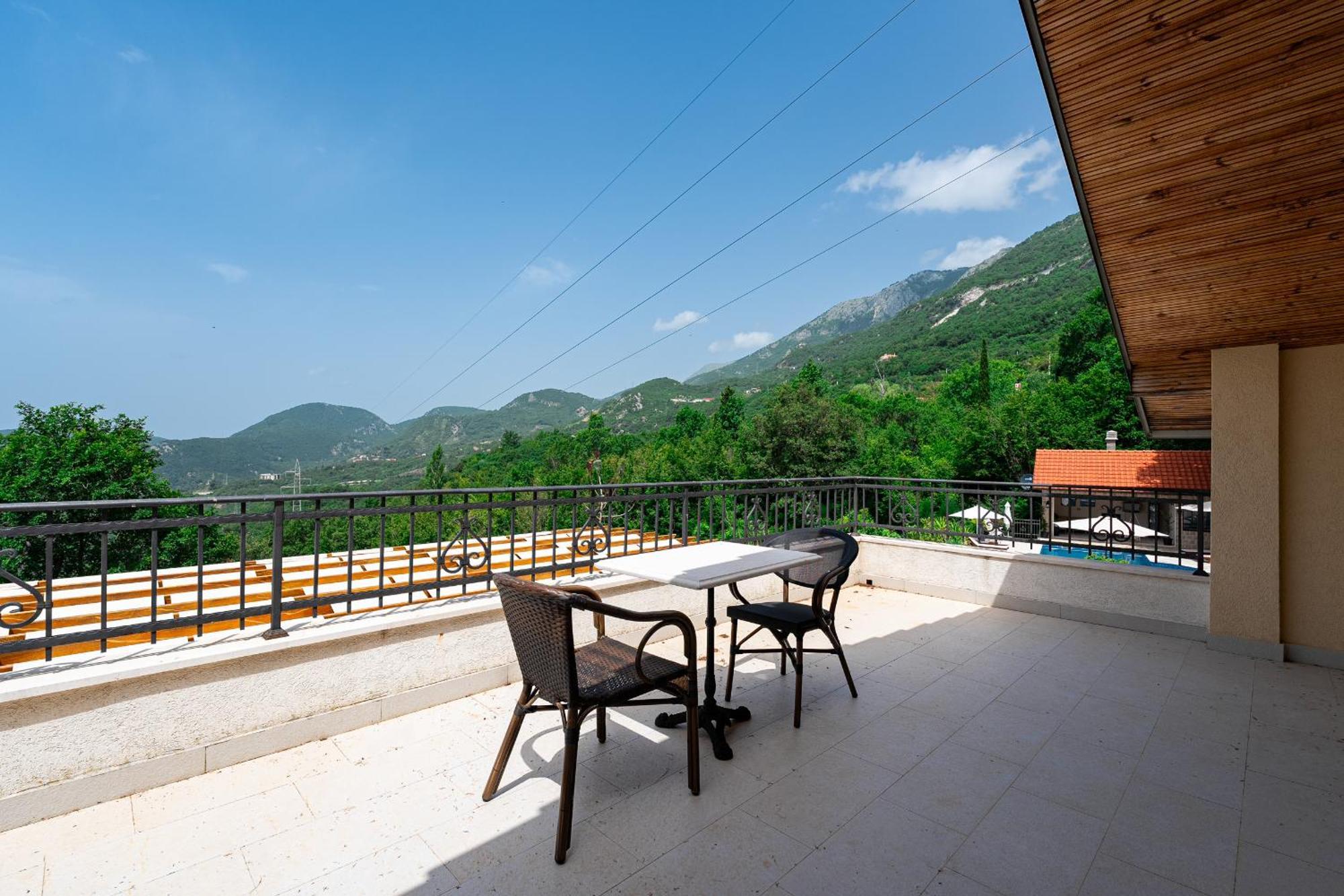 Sunset & Sunrise Villas In Stanisici-Two Villas With Common Pool Budva Eksteriør billede