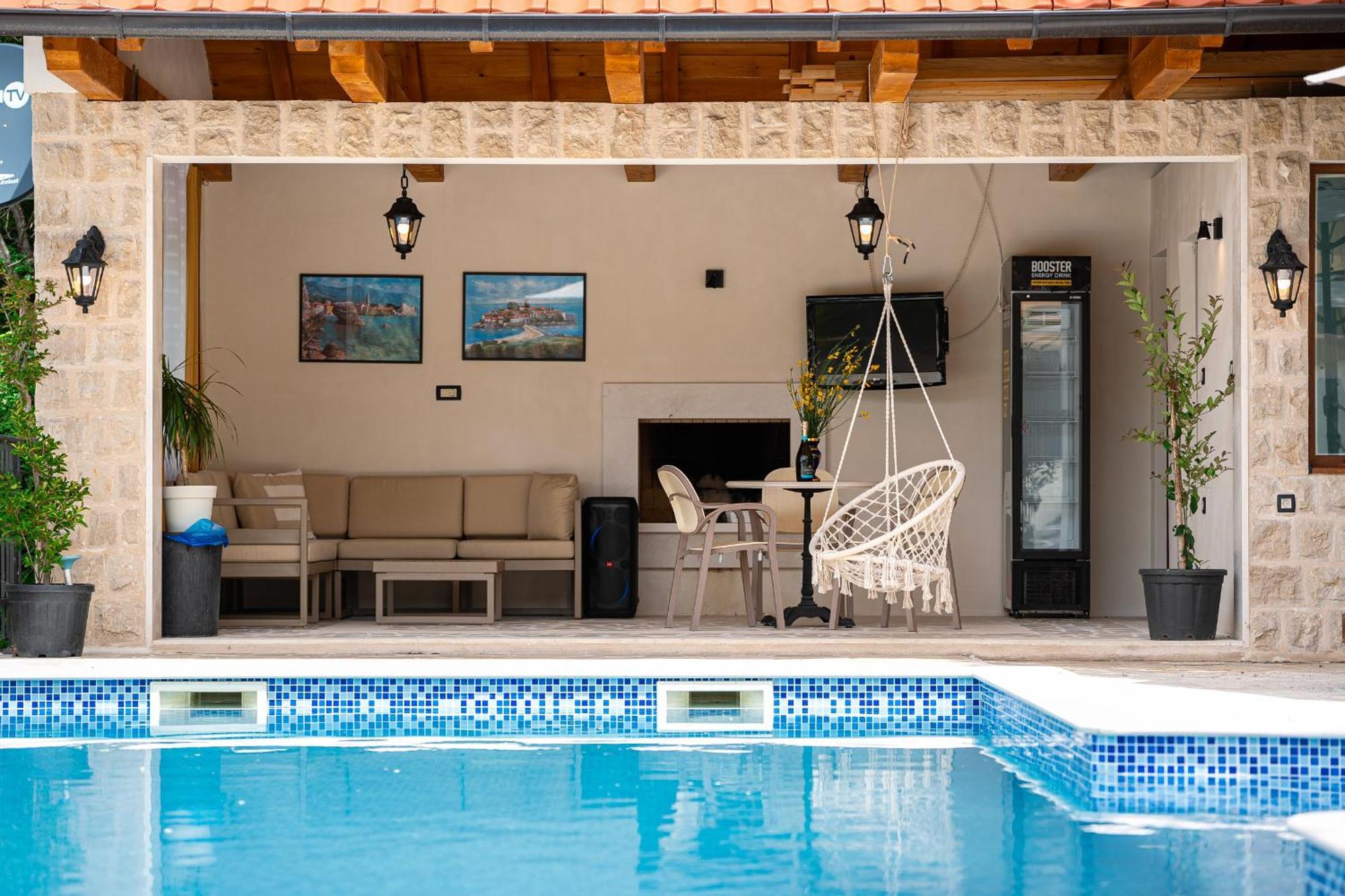 Sunset & Sunrise Villas In Stanisici-Two Villas With Common Pool Budva Eksteriør billede
