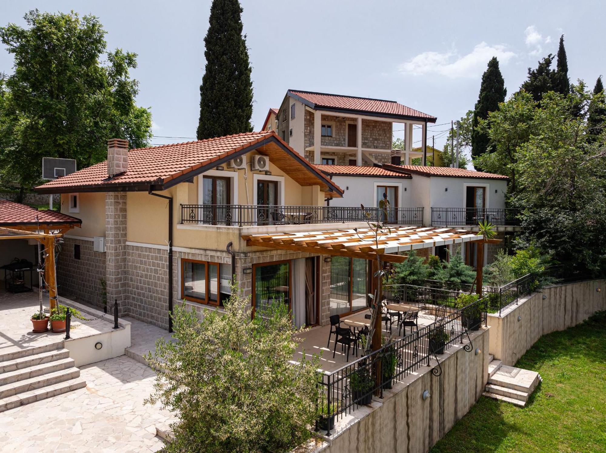 Sunset & Sunrise Villas In Stanisici-Two Villas With Common Pool Budva Eksteriør billede