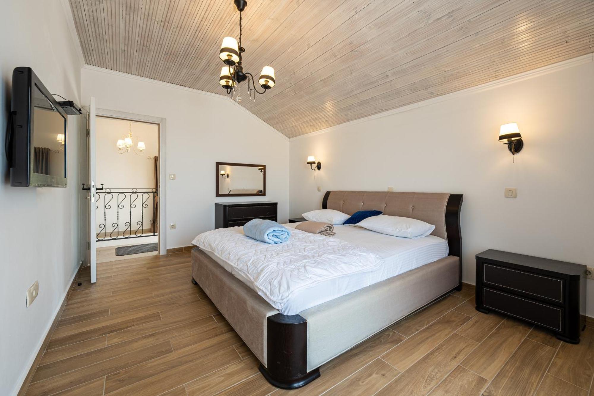 Sunset & Sunrise Villas In Stanisici-Two Villas With Common Pool Budva Eksteriør billede