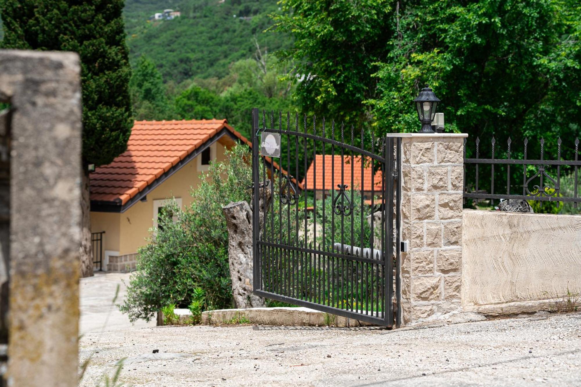 Sunset & Sunrise Villas In Stanisici-Two Villas With Common Pool Budva Eksteriør billede